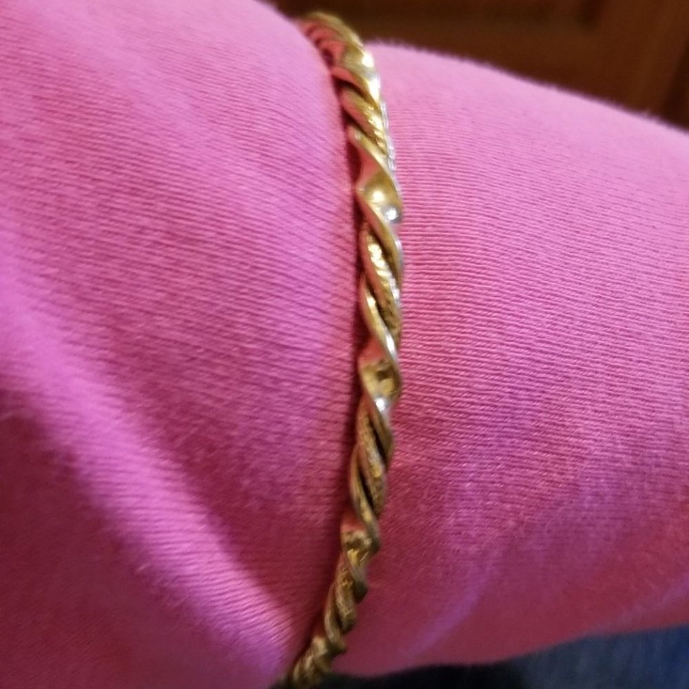 Brass colour, attractive twisted bracelet bangle, M, vintage 80s